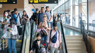 އިންޑިއާ ފަތުރުވެރިންގެ އަދަދު ލައްކައަކާ ގާތަށް، ލިސްޓުގެ 6 ވަނައިގައި