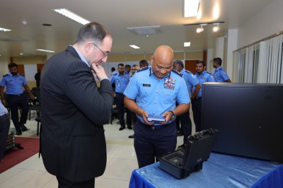 އދ.އިން ފުލުހުންނަށް ޒަމާނީ ފޮރެންސިކް އާލާތްތަކެއް ހަދިޔާކޮށްފި