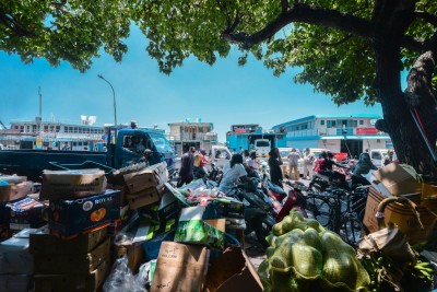 ފުރާޅުން ޓިނު ނަގައިގެން، ސިގިރޭޓްތަކެއް ވަގަށް ނެގި މީހަކަށް ޖޫރިމަނާ އަދަބެއް