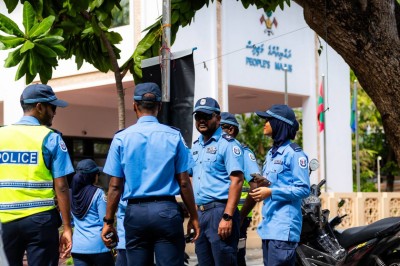 މިލަންދޫ ފުލުހުންގެ އެކައުންޓްތަކަށް ފައިސާ ޖަމާކުރި މައްސަލައިގައި ހަތަރު ފުލުހަކު ވަކިކުރަނީ