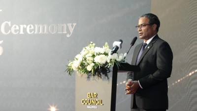 ޑިގްރީއަކާއެކު ބާ އެގްޒާމުން ފާސްވީމަ ނިމުނީކީ ނޫން، އެއީ އަދި ފެށުން: އުއްތަމަފަނޑިޔާރު