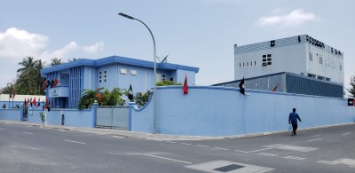 ދުވާފަރު މީހަކަށް އަނިޔާކޮށްގެން އުނގޫފާރު މީހަކަށް ބޮޑު ޖޫރިމަނާއެއް