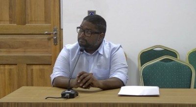 ޖަލު ހެދުން ލާން ދެކޮޅު ހެދުމުން ބައްސާމް ކޯޓަށް ހާޒިރުކުރީ ކުލަ ހެދުމުގައި