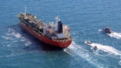 އީރާނުން ގަލްފުގައި ހިފެހެއްޓީ އެމެރިކާ ސިފައިންނަށް ތެޔޮ ފޯރުކޮށްދޭ ޓޭންކަރެއް