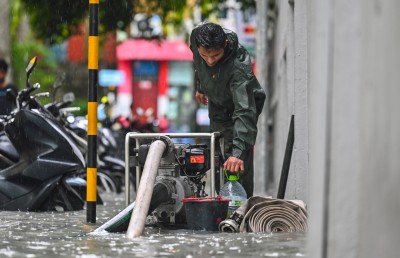 މާލޭގެ ހަތް ތަނެއްގައި ޕަމްޕު ބަހައްޓައިގެން ފެން ހިންދަން ފަށައިފި