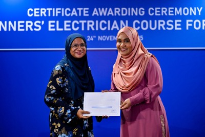 އިލެކްޓްރީޝަން ކޯސް ފުރިހަމަކުރި 116 އަންހެނުންނަށް ސެޓްފިކެޓް ހަވާލުކޮށްފި