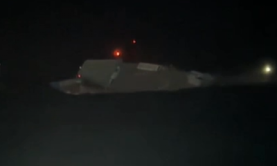 ކާށިދޫއަށް މުދާ އުފުލާ ބޯޓެއް ފަރަށް އަރައި، ބިދޭސީއަކު ގެއްލިގެން ހޯދަނީ