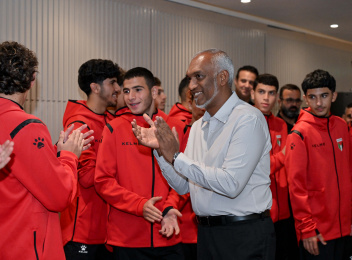 ރައީސްގެ ޚާއްސަ ފަރިއްކޮޅެއް ފަލަސްތީނުގެ ޒުވާން ޓީމަށް