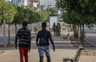 ގިނީ-ބިސާއޫގެ ދެ ކެންޑިޑޭޓުން ވެސް "އެއްބުރުން" ކާމިޔާބީ އިއުލާނުކުރުމުން ސިފައިން ވެރިކަން ވައްޓާލައިފި