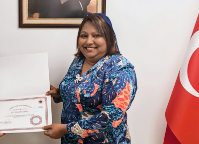 ހަ މަސް ފަހުން ފޮރިން ސެކްރެޓަރީކަން އަނެއްކާ ވެސް އިނާޔާއަށް ދީފި