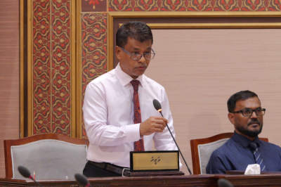 ބޭސް ނުލިބޭ ކަމުގެ ޝަކުވާ ބޮޑުވެފައި އޮއްވައި މިނިސްޓަރު: ރާއްޖެއަކީ ބޭސް އުފައްދާ ތަނަކަށް ހެދިދާނެ