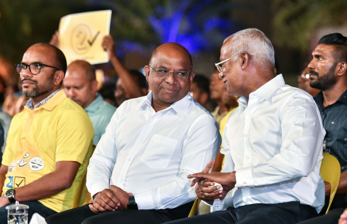 އިބޫ އާއި ޝާހިދުގެ ހުރަސްތަކާ ހެދި ކަމަށް ވިދާޅުވެ ވަހީދު ފަހަތަށް ޖެހިވަޑައިގެންފި