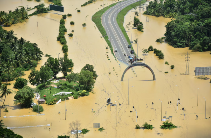 ލަންކާގެ ތޫފާން: ކުއްލި ހާލަތު އިއުލާންކޮށް، 20،000 ސިފައިން ނެރެފި