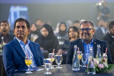 ދިވެހީން އާ ވިޔަފާރިތަކަށް ވަނުމަށް ހުރި ހުރަސްތައް މަދުކުރަން އަންނަނީ މަސައްކަތްކުރަމުން: ޒަމީރު