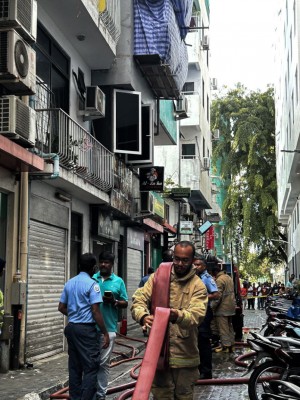 މާލޭގެ ކެފޭއެއްގައި ރޯވެ، ބިދޭސީއެއްގެ ފައި ފިހިއްޖެ