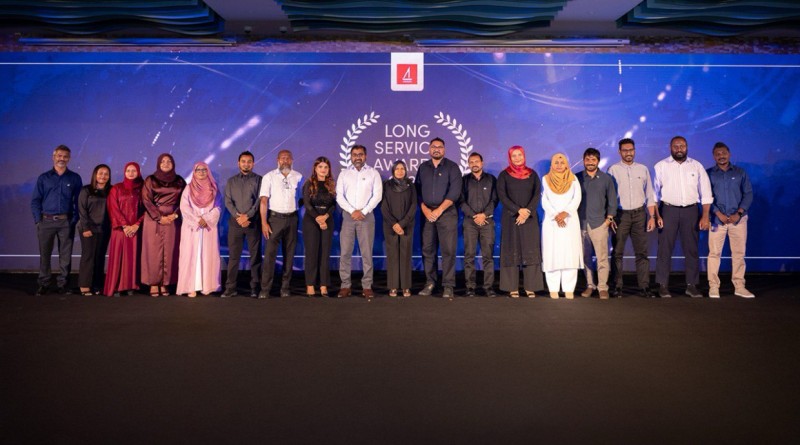 ޝަރީފް ހިމެނޭހެން ބީއެމްއެލްއަށް ދިގު މުއްދަތަކަށް ޚިދުމަތްކުރެއްވި މުވައްޒަފުންނަށް އެވޯޑް ދީފި