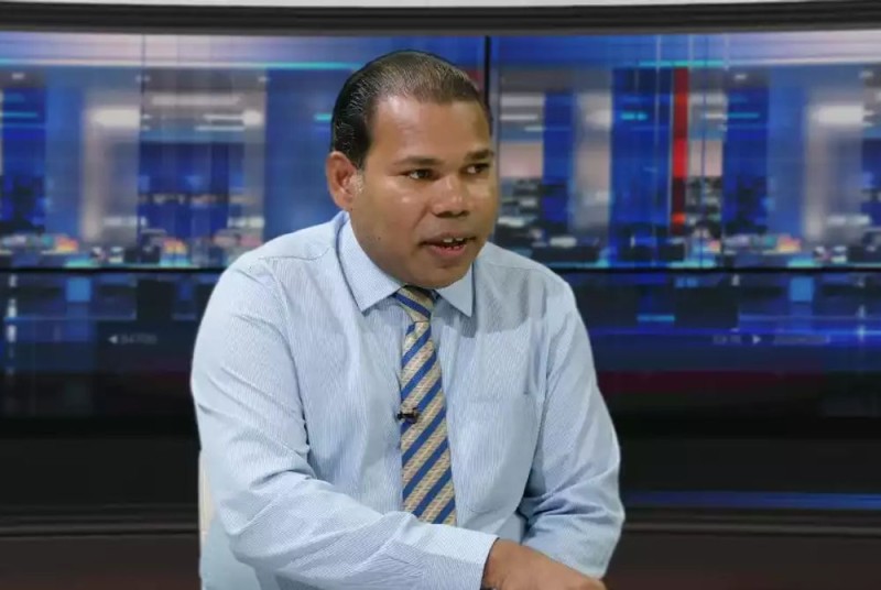 ޑިޖިޓަލް ޒަމާނަކަށް ދަތުރުކުރާ ކަމަށް ވިދާޅުވެ، ރައީސް ގެންދަވަނީ ކޭޝް މޯ ޕޮލިސީ ރަށްރަށުގައި ތައާރަފް ކުރައްވަމުން: މެންބަރު އަހުމަދު ދީދީ