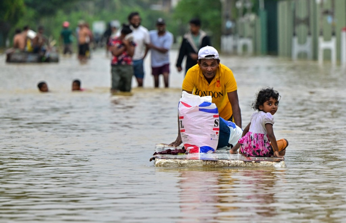 ތޫފާނުގައި ލަންކާއިން 132 މަރު، ކުއްލި ނުރައްކަލުގެ ހާލަތު އިއުލާނުކޮށްފި