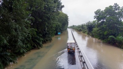 ތޫފާން 'ސެންޔާ': މެލޭޝިއާއަށް މިހާތަނަށް އަރާ އެންމެ ވަރުގަދަ ތޫފާން