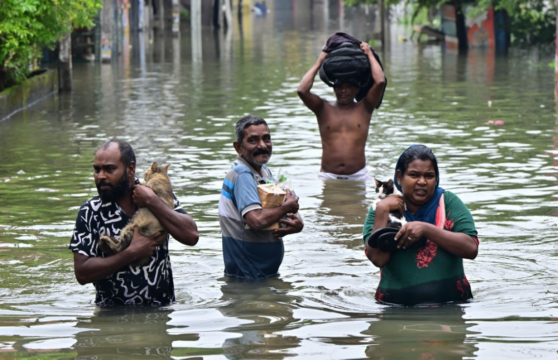 ތޫފާނުގައި ލަންކާއިން 132 މަރު، ކުއްލި ނުރައްކަލުގެ ހާލަތު އިއުލާނުކޮށްފި