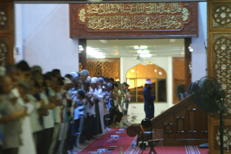 ރާއްޖޭގައި 250އަށް ވުރެ ގިނަ ހާފިޒުން ތިއްބައި ތަރާވީޙް ނަމާދުކުރަން ބޭރު ހާފިޒުން ހޯދަނީ