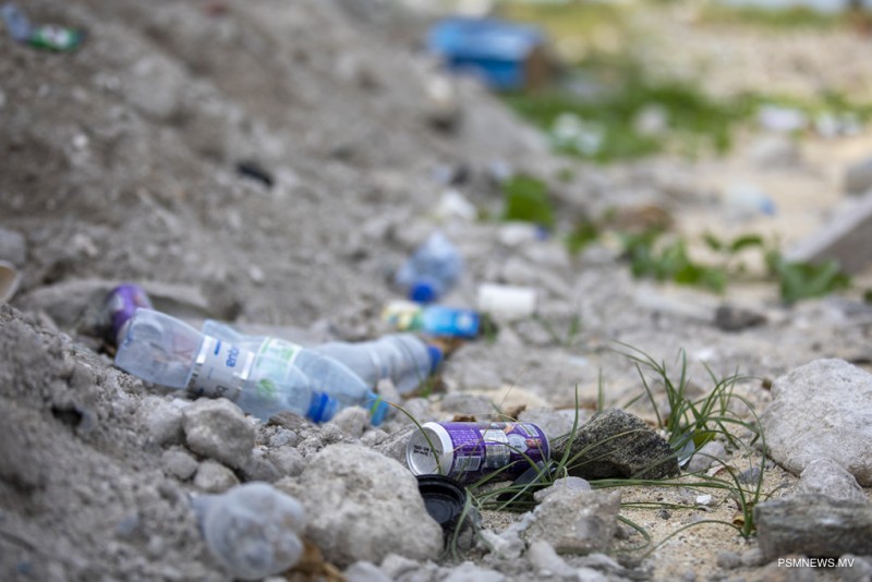 އެއް ލީޓަރާއި އެއަށްވުރެ ކުދި ޕްލާސްޓިކް ފުޅީގައި ފެންބަންދުކޮށް ރާއްޖެ އެތެރެކުރުން މަނާކުރާ ތާރީޚު ފަސްކޮށްފި