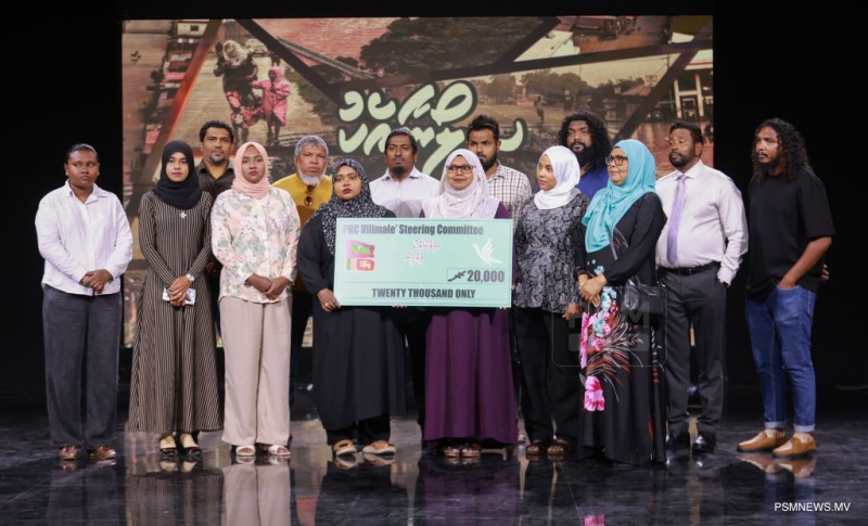 ފޮޓޯ: ސިލޯނާއެކު ދިވެހީން: ޕީއެންސީ ވިލިމާލެ ސްޓިއާރިންގ ކޮމިޓީން ފައިސާގެ އެހީ ހަވާލުކުރުން