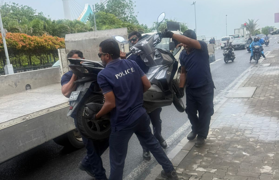 މާލޭގައި ގަވާއިދާ ހިލާފަށް ޕާކުކުރާ އުޅަނދުތައް ޓޯ ކުރަން ފުލުހުން އަނެއްކާވެސް ނިކުމެއްޖެ