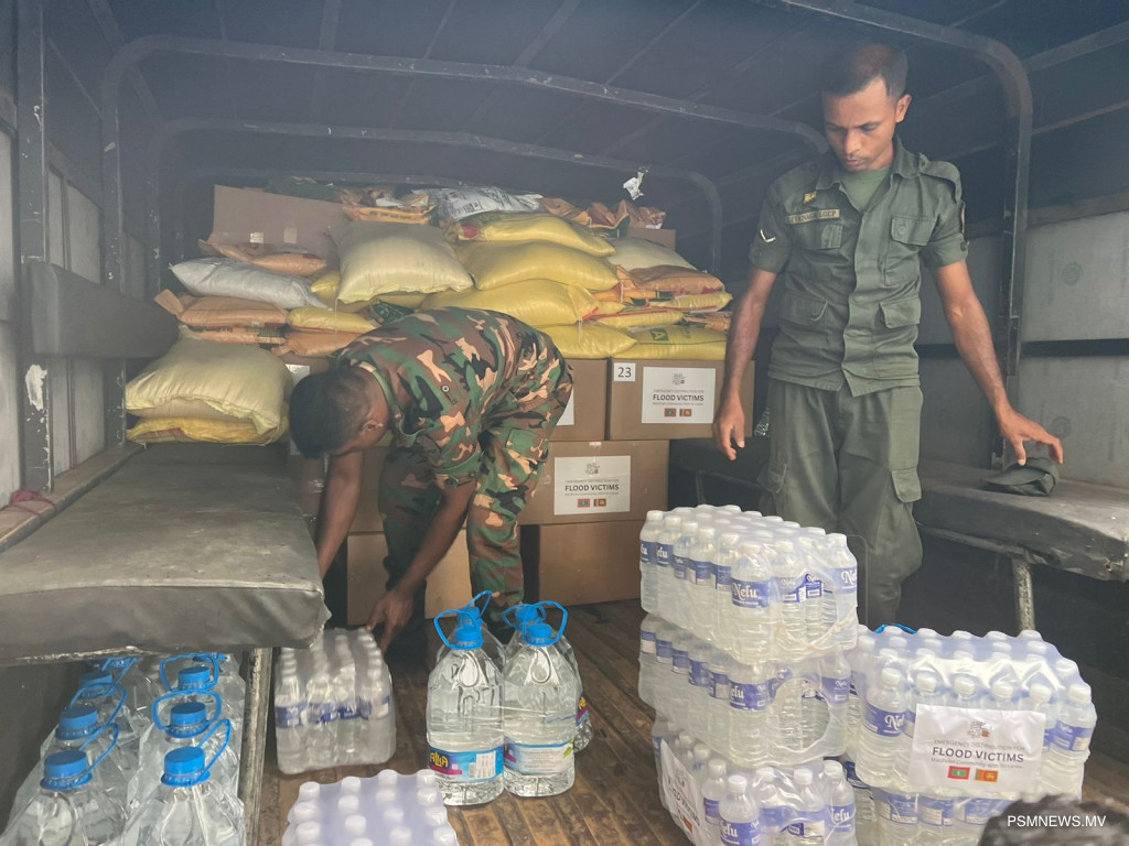 ލަންކާގައި އުޅޭ ދިވެހިން އަސާސީ ސާމާނު ހަދިޔާކޮށްފި