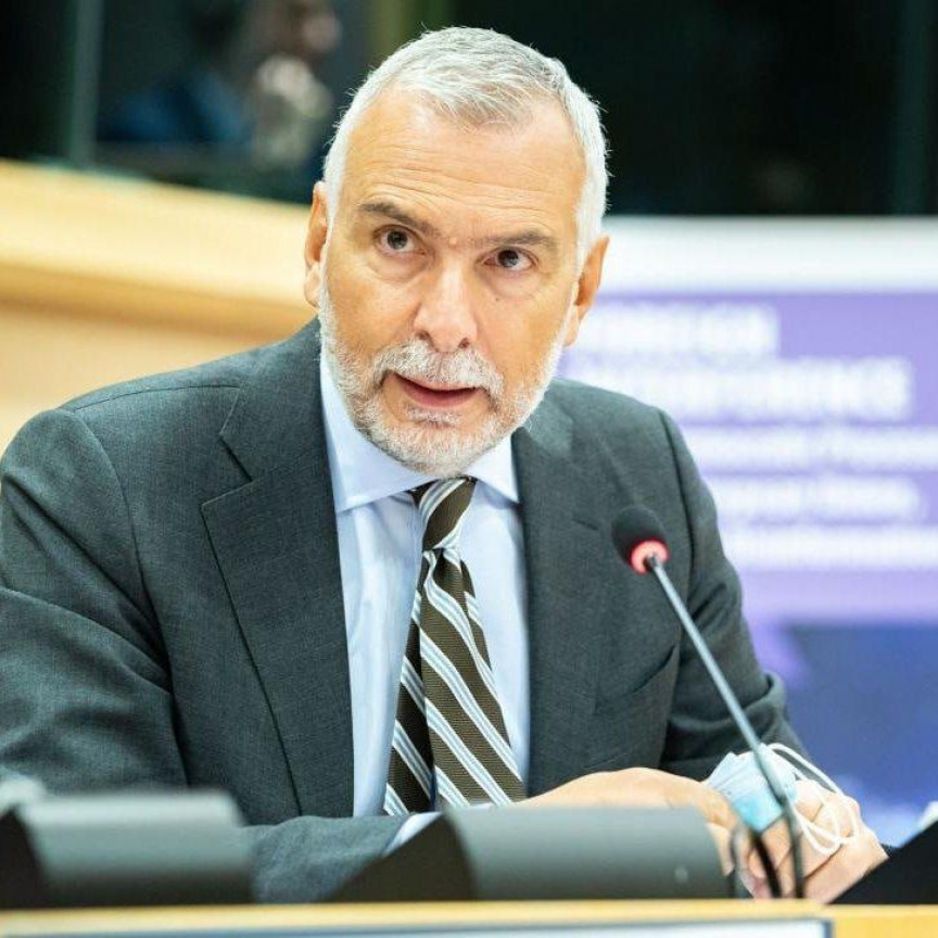 ކޮރަޕްޝަންގެ މައްސަލައިގައި ޔޫރަޕް އިއްތިޙާދުގެ ކުރީގެ އިސް ދެ މަސްއޫލުވެރިއަކު ހައްޔަރުކޮށްފި