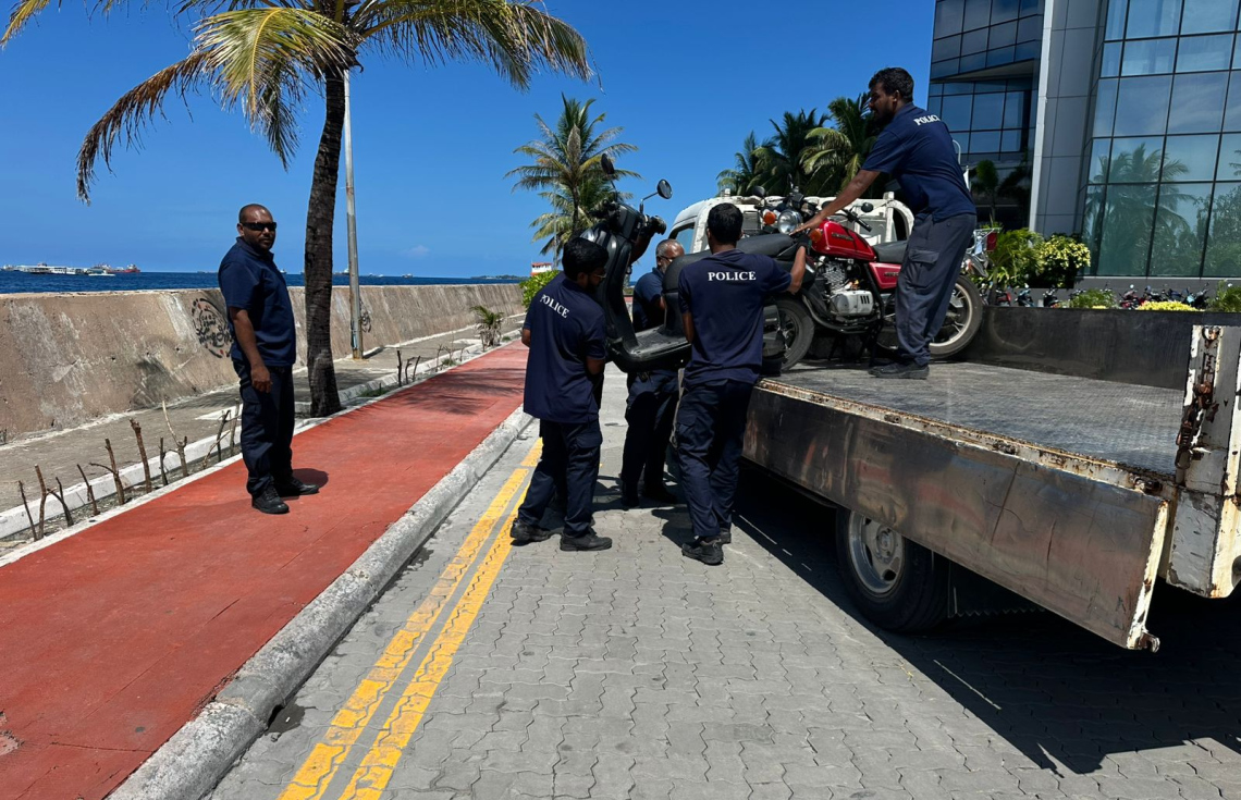 މާލޭގައި ގަވާއިދާ ހިލާފަށް ޕާކުކުރާ އުޅަނދުތައް ޓޯ ކުރަން ފުލުހުން އަނެއްކާވެސް ނިކުމެއްޖެ