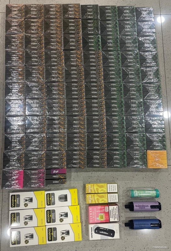 ދެ ގެއަކުން، ވޭޕާ ގުޅޭ 500 އަށްވުރެ ގިނަ ތަކެތި ފުލުހުންގެ ބެލުމުގެ ދަށަށް