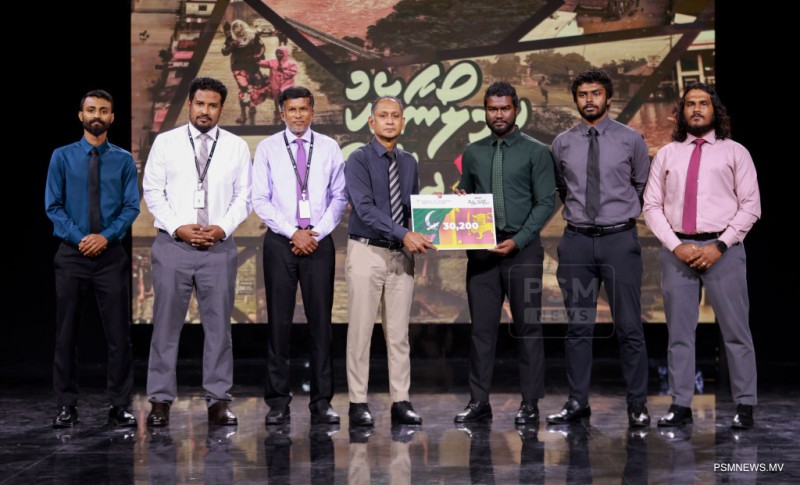 ފޮޓޯ: ސިލޯނާއެކު ދިވެހީން: ދަތުރުފަތުރާއި މަދަނީ އުދުހުންތަކާ ބެހޭ ވުޒާރާއިން ފައިސާގެ އެހީ ހަވާލުކުރުން