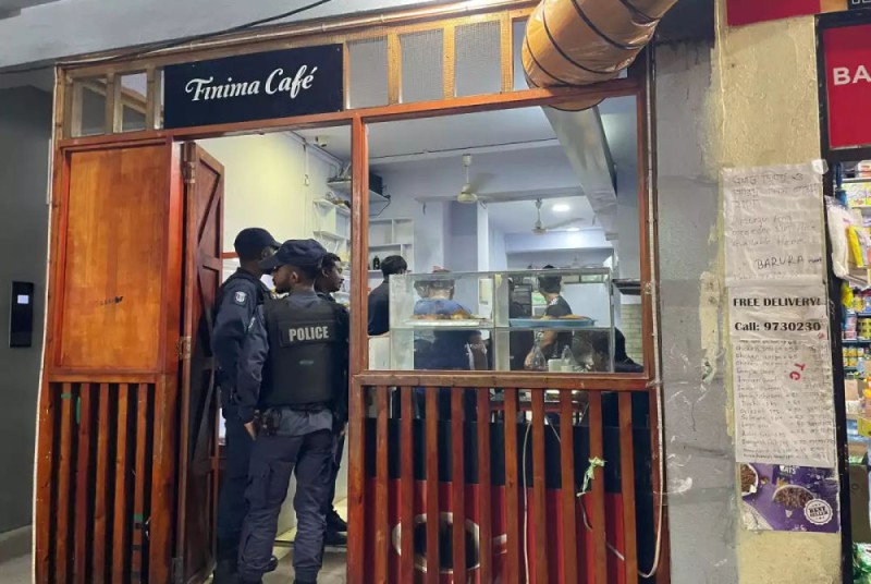 ފުލުހުންގެ އޮޕަރޭޝަނެއްގެ ތެރެއިން ދުންފަތުގެ ބާވަތްތައް ވިއްކަމުންދިޔަ ތަނެއް ބަންދު ކޮށްފި