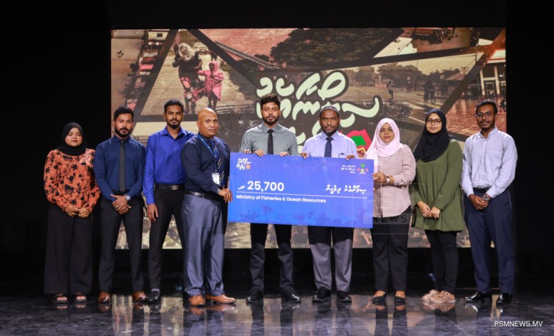 ފޮޓޯ: ސިލޯނާއެކު ދިވެހީން: މަސްވެރިކަމާއި ކަނޑުގެ ވަސީލަތްތަކާބެހޭ ވުޒާރާއިން ފައިސާގެ އެހީ ހަވާލުކުރުން