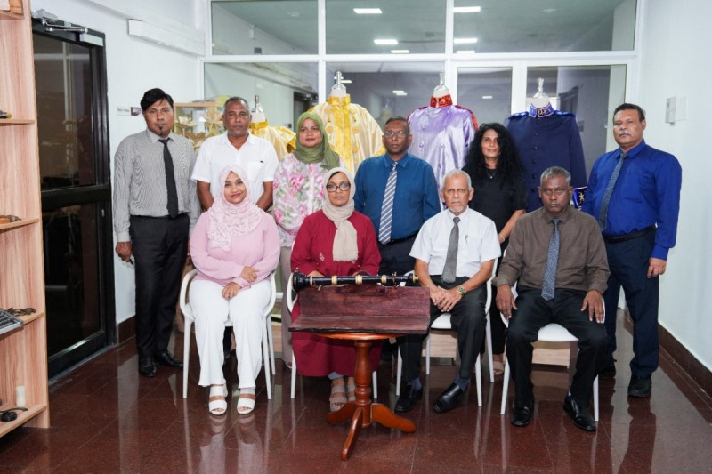 ޕޮލިޓެކްނިކުން މިނިސްޓްރީއަށް ހަދިޔާކުރީ، ރަސްކަލުންގެ ހެދުންކޮޅުތަކާއި ހަތިޔާރެއްގެ ނަކަލުތައް