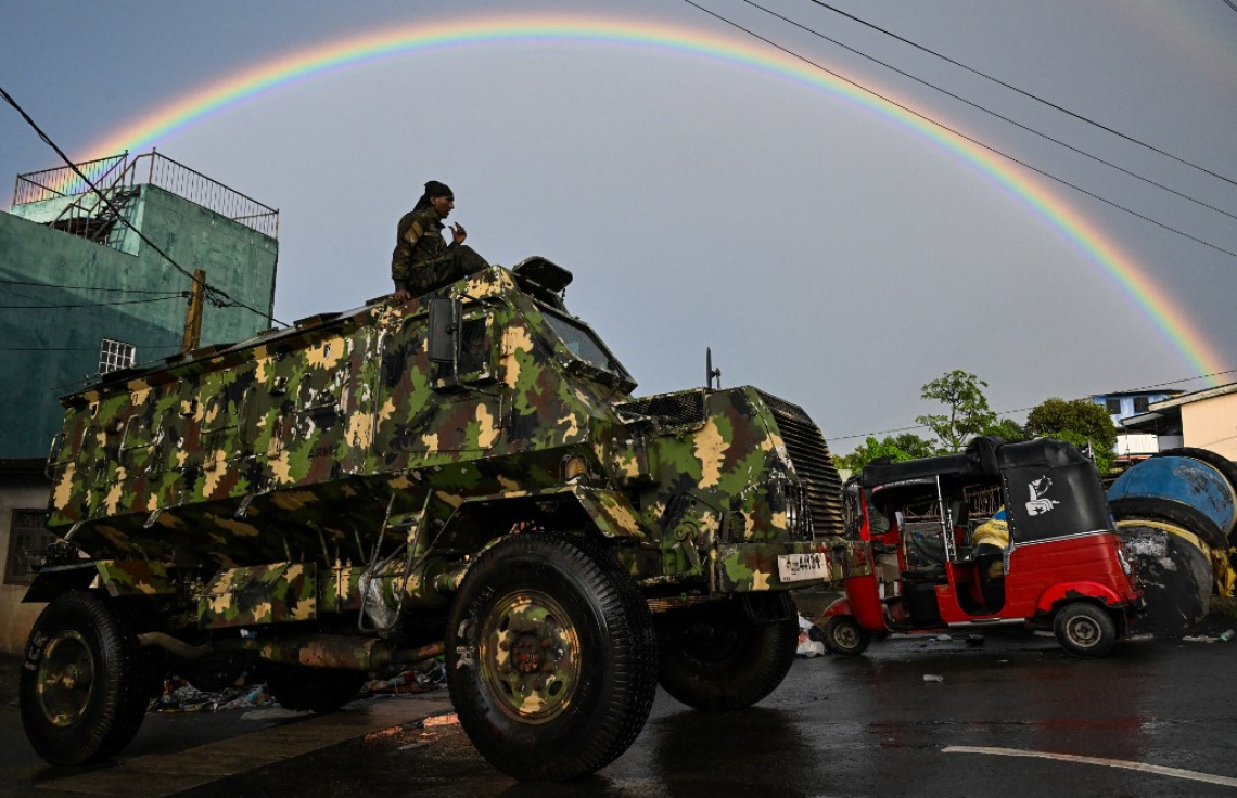 ލަންކާގައި ހާލުގައި ޖެހުނު މީހުންނަށް އެހީވާން ނެރުނު ސިފައިންގެ އަދަދު ދެ ގުނަ އިތުރުކޮށްފި