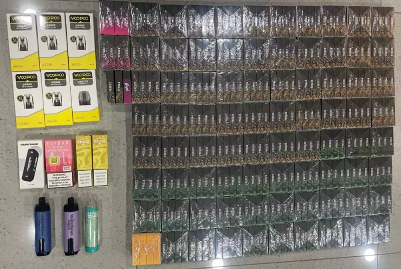 ދެ ގެއެއް ބަލައިފާސްކޮށް، ގިނަ އަދަދެއްގެ ވޭޕް އަދި ވޭޕް ކާޓްރިޖްތަކެއް ހޯދައިފި، މީހަކު ހައްޔަރެއް ނުކުރޭ!