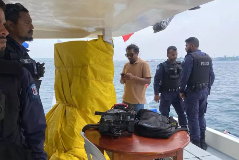 ލައިވް ކުރަމުން ދިޔަ މަސްވެރިންގެ މުޒާހަރާ މެދު ކަނޑާލަން ފުލުހުން އަންގައިގެން ރާއްޖެޓީވީގެ ލައިވް މެދުކަނޑާލައިފި