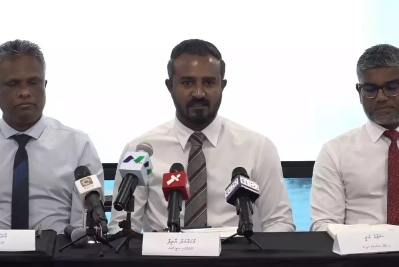 ވޭތުވެދިޔަ 2 އަހަރު 110 ބިލިއަން ރުފިޔާ ގެ ބަޖެޓެއް ހުސްވެއްޖެ, އަތޮޅުތެރޭގެ ރަށްރަށަށް ވީ އެއްވެސް ކަމެއް ނެތް: މޭޔަރު އާތިފް