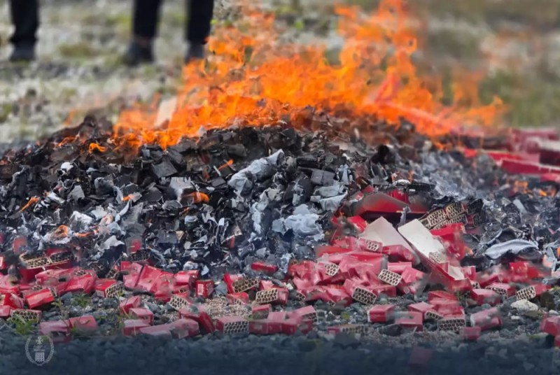 ކަސްޓަމްސްއިން ހިފަހައްޓާފައި ހުރި 1.8 މިލިއަނަށްވުރެ ގިނަ މެންޗެސްޓަރ ސިނގިރޭޓް ނައްތާލައިފި