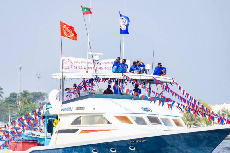 މަސްވެރިންގެ މުޒާހަރާއިން 4 ބިދޭސީން އިމިގްރޭޝަނާ ހަވާލުކޮށްފި