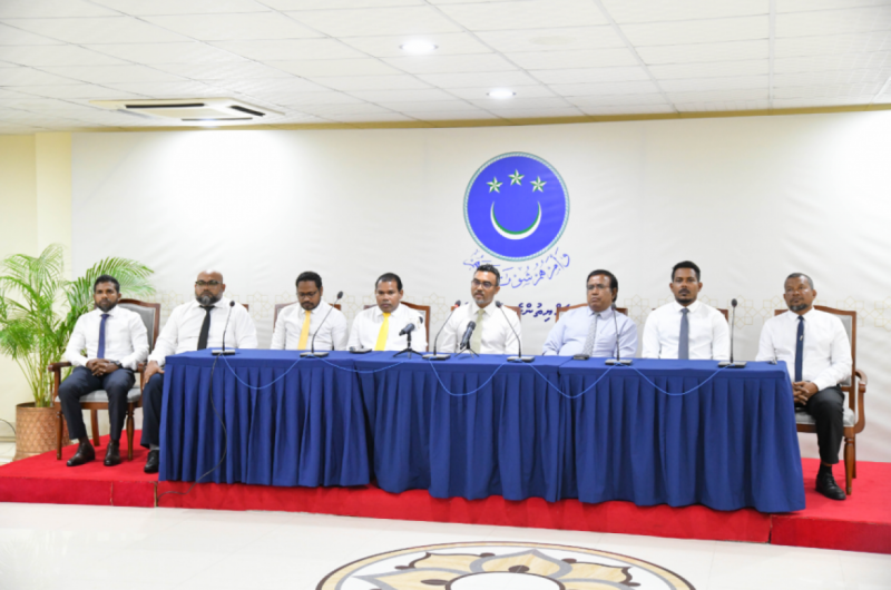 ފުލުހުން ހާލަތާ ނުބައްދަލު ބާރުގެ ބޭނުންކުރި ކަމަށް ބުނެ މައުރޫފް ދޫކޮށްލަން ގޮވާލައިފި