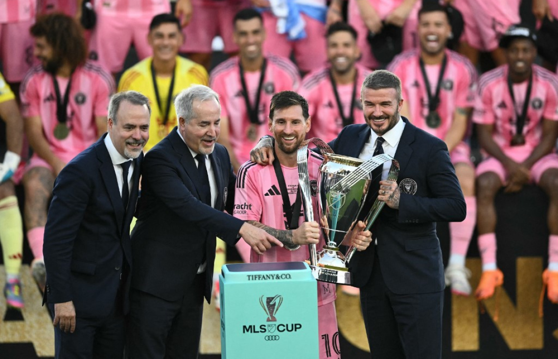 އެމެރިކާގެ އެންމެ ޝަރަފްވެރި ތައްޓާ އެކު މެސީގެ ދެ އެކުވެރިން ކުޅުން ހުއްޓާލައިފި