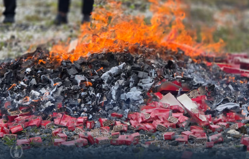 އައްޑޫ ބަނދަރަށް ވަގަށް އެތެރެ ކުރި 1.8 މިލިއަން ސިނގިރޭޓު ނައްތާލައިފި