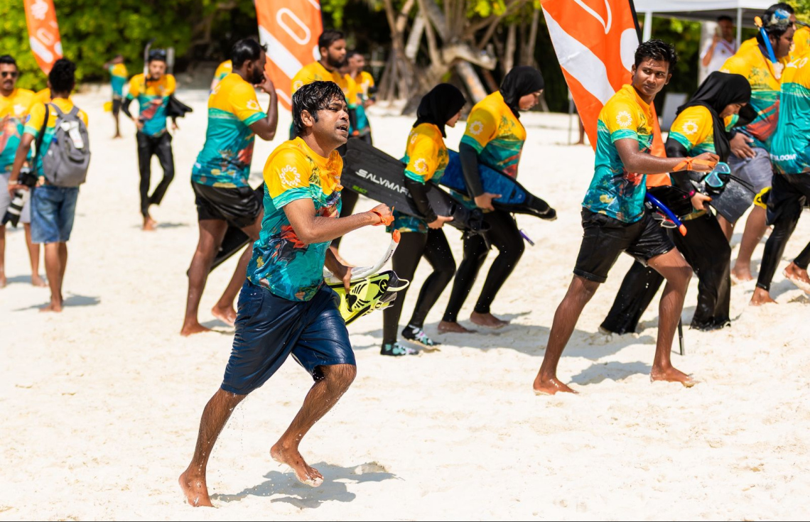 އެންމެ ގިނަ މީހުން އެއްފަހަރާ ފީނައިގެން ރާއްޖޭގައި ރެކޯޑެއް ހަދައިފި