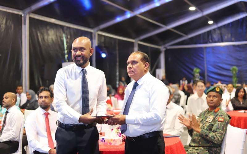ސަރުކާރާއި ކުންފުނިތަކުގައި މަސްލަހަތު ފުށޫއެރުމާ ގުޅޭ އުސޫލު ހަދަން، އޭސީސީން ގައިޑްލައިނެއް ނެރެފި
