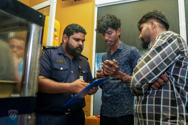 3 ބިދޭސީއަކަށް ނޯޓިސްދީ، އެކަކު އިމިގްރޭޝަންގެ ބެލުމުގެ ދަށަށް