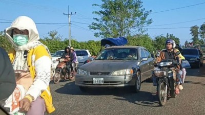 ތައިލެންޑާއި ކެމްބޯޑިއާ ހަމަނުޖެހުން: ބައި މިލިއަނަށް ވުރެ ގިނަ މީހުން ގެދޮރު ދޫކޮށް ގޮސްފި