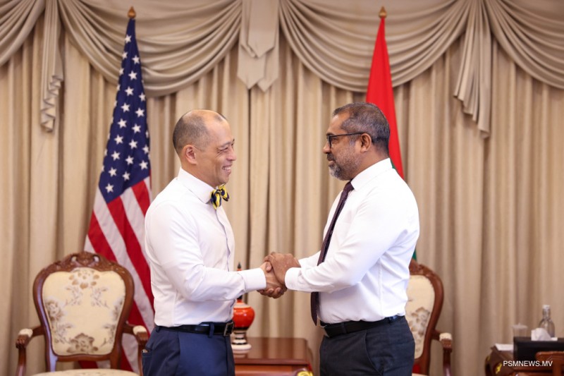 ގުޅުން ބަދަހިކުރެއްވުމަށް ކުރެއްވި މަސައްކަތްތަކަށް ޚާޜިޖީ ވަޒީރުގެ ޝުކުރު އެމެރިކާ ސަފީރަށް